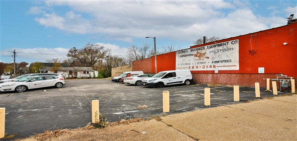 6604 W. Florissant Ave Jennings Missouri, 63136 | 13,225 SF Retail/Office Showroom | 4-Store Front Combined | 2700 SF Warehouse