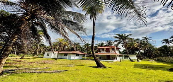 Colón Colon Colon, 03041 | Beachfront House - Casa de Playa en Colón