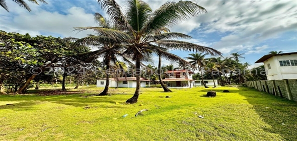 Colón Colon Colon, 03041 | Beachfront House - Casa de Playa en Colón