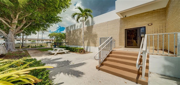 8950 SW 152nd St Suite V Palmetto Bay Florida, 33157 | Beautiful Commercial property