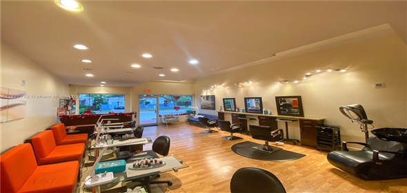 702 W 51st St # 702 MIAMI BEACH, FL 33140-2615 Miami Florida, 33140 | Retail Flex Space