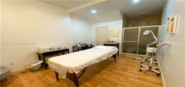 702 W 51st St # 702 MIAMI BEACH, FL 33140-2615 Miami Florida, 33140 | Retail Flex Space