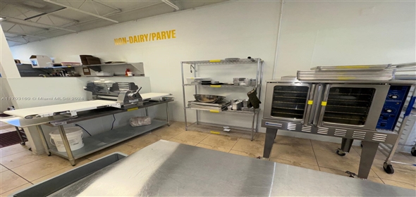 810 NE 125th St North Miami Florida, 33161 | Stunning Commercial/Industrial/Lease