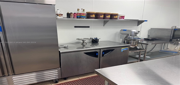 810 NE 125th St North Miami Florida, 33161 | Stunning Commercial/Industrial/Lease