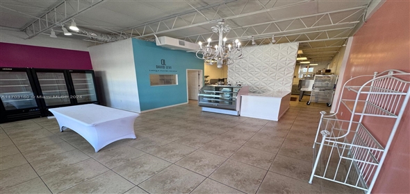 810 NE 125th St North Miami Florida, 33161 | Stunning Commercial/Industrial/Lease
