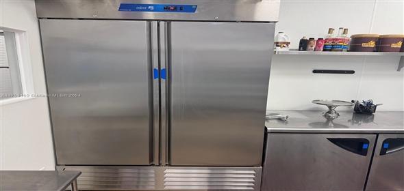 810 NE 125th St North Miami Florida, 33161 | Stunning Commercial/Industrial/Lease