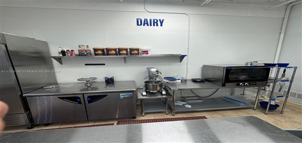 810 NE 125th St North Miami Florida, 33161 | Stunning Commercial/Industrial/Lease