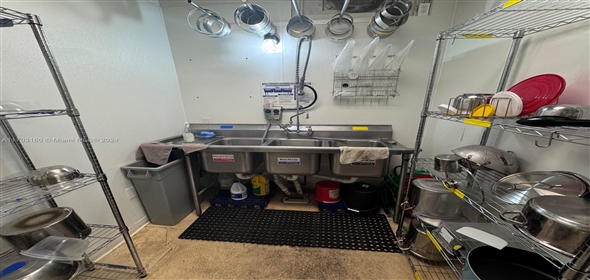 810 NE 125th St North Miami Florida, 33161 | Stunning Commercial/Industrial/Lease