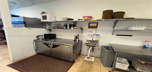 810 NE 125th St North Miami Florida, 33161 | Stunning Commercial/Industrial/Lease