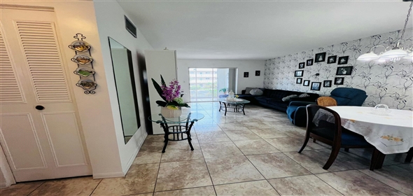 2812 S Garden Drive # 202 Lake Worth Florida, 33461 | Beautiful Condo