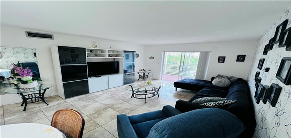 2812 S Garden Drive # 202 Lake Worth Florida, 33461 | Beautiful Condo