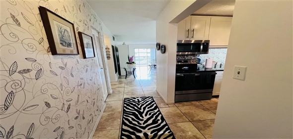 2812 S Garden Drive # 202 Lake Worth Florida, 33461 | Beautiful Condo