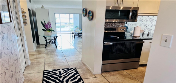 2812 S Garden Drive # 202 Lake Worth Florida, 33461 | Beautiful Condo