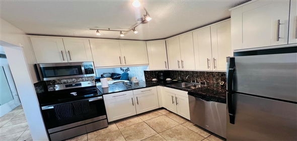 2812 S Garden Drive # 202 Lake Worth Florida, 33461 | Beautiful Condo