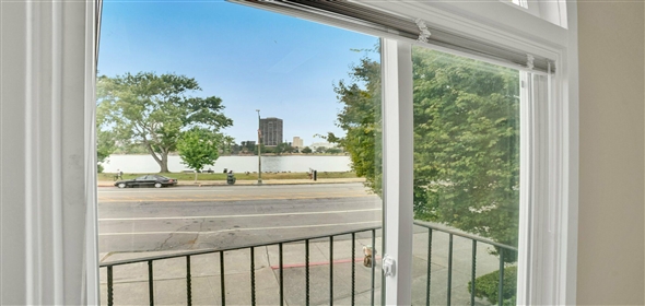 2100 Lakeshore Avenue. Oakland California, 94606 | Commercial/Sale/OfficeBuilding