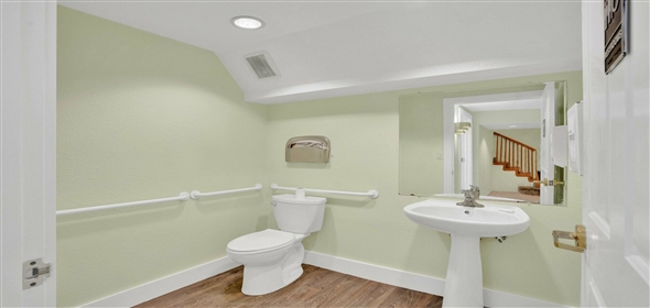 2100 Lakeshore Avenue. Oakland California, 94606 | Commercial/Sale/OfficeBuilding