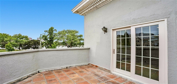 2100 Lakeshore Avenue. Oakland California, 94606 | Commercial/Sale/OfficeBuilding