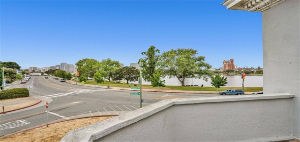 2100 Lakeshore Avenue. Oakland California, 94606 | Commercial/Sale/OfficeBuilding
