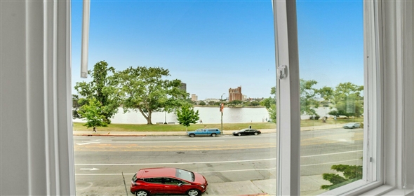 2100 Lakeshore Avenue. Oakland California, 94606 | Commercial/Sale/OfficeBuilding