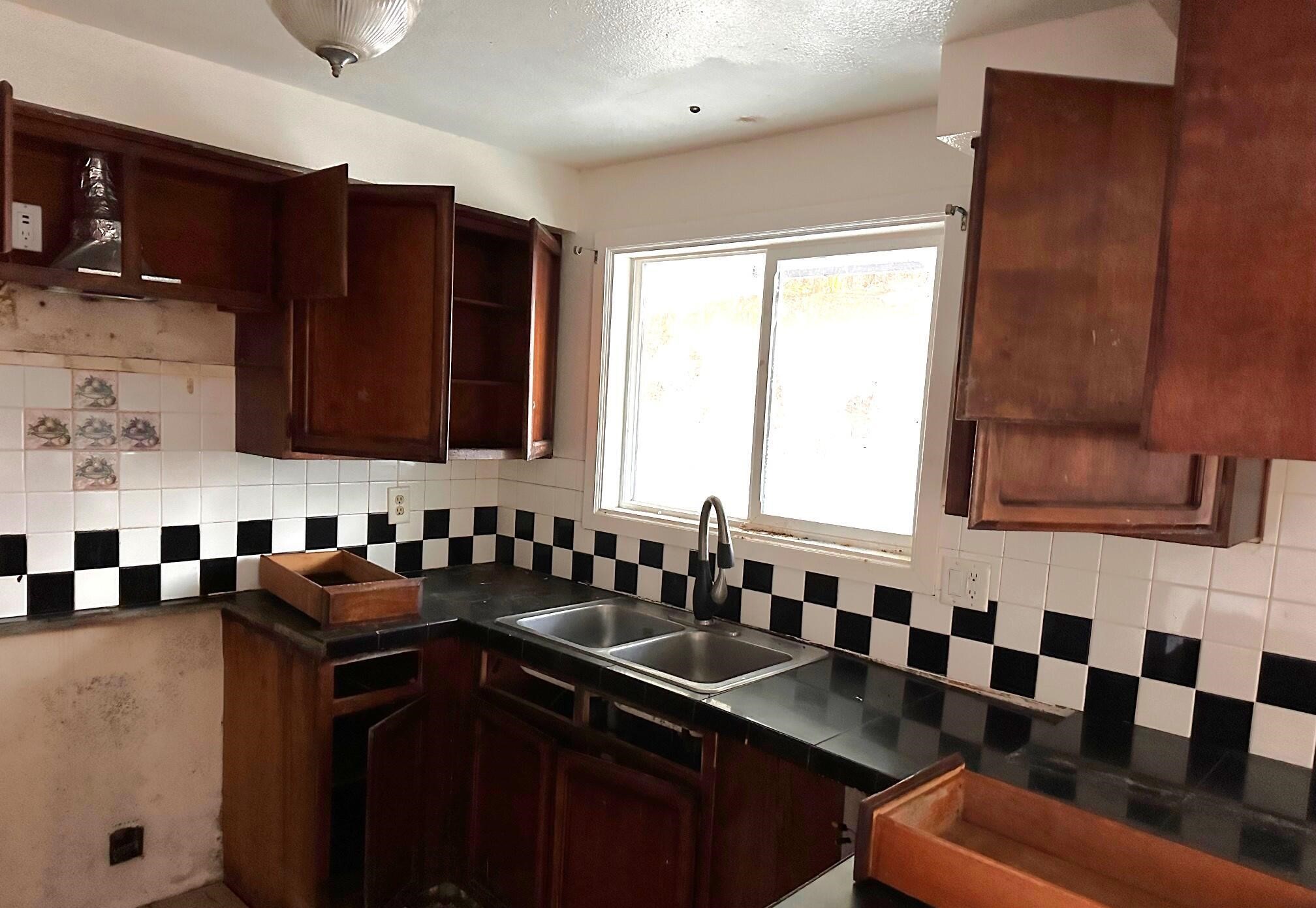 Convenient Single Family House