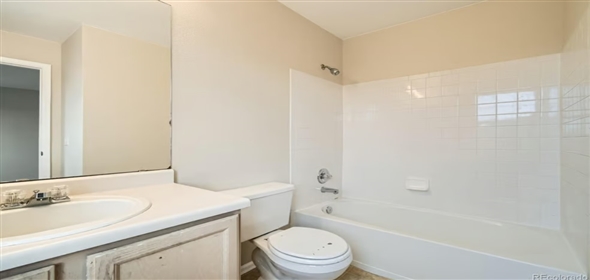 1382 S Cathay Court # 103 Aurora Colorado, 80017 | Charming 2 Bedroom,