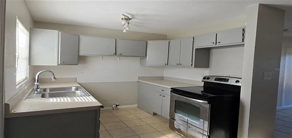 605 Shiloh St Fruitland Park Florida, 34731 | Exclusive Single Home