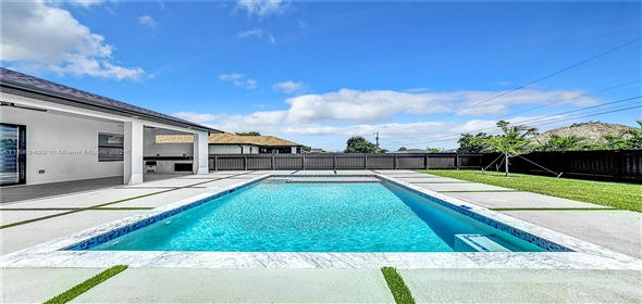 1208 NE 9th Ter Cape Coral Florida, 33909 | Beautiful Single Family