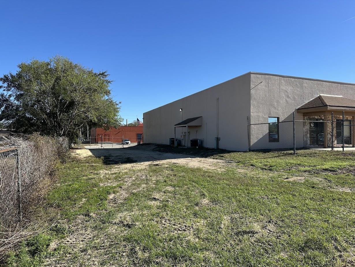 Very Clean Warehouse with 2 offices