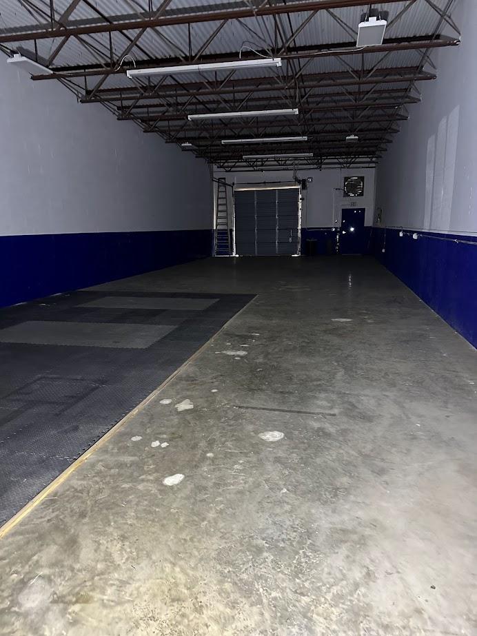 Very Clean Warehouse with 2 offices