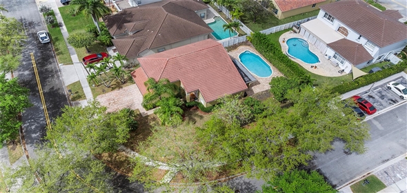 19009 NW 23rd St Pembroke Pines Florida, 33029 | Stunning Singlefamily