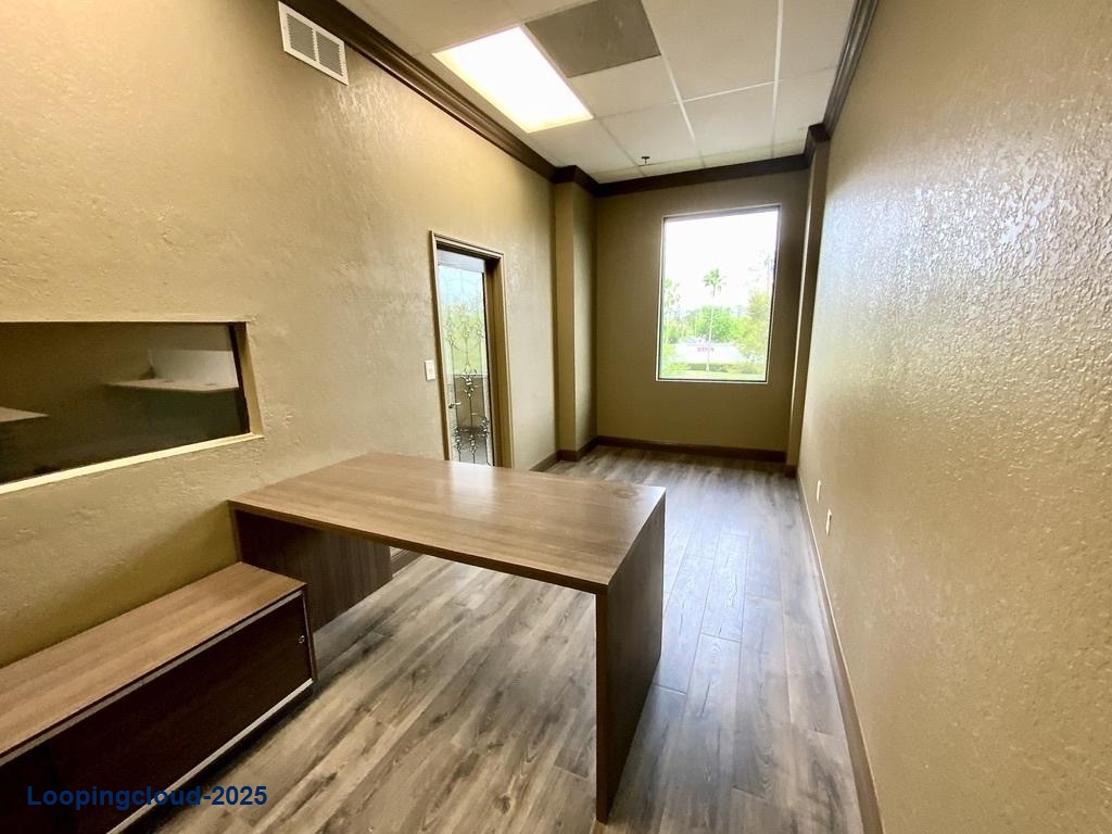 Drew Tina Commerce Center - Suite 15