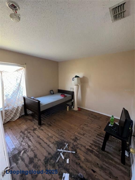 Beautiful Single-Family Fixer-Upper – 4-Bed Home on Oversized Lot with Great Potential