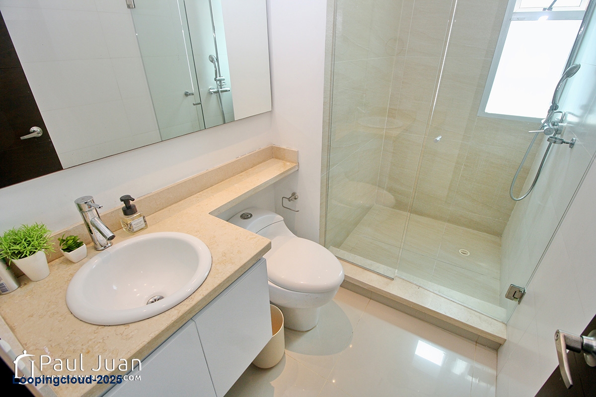 Cozy 2-Bed Apartment with Balcony – Peaceful Setting Surrounded by Lush Greenery