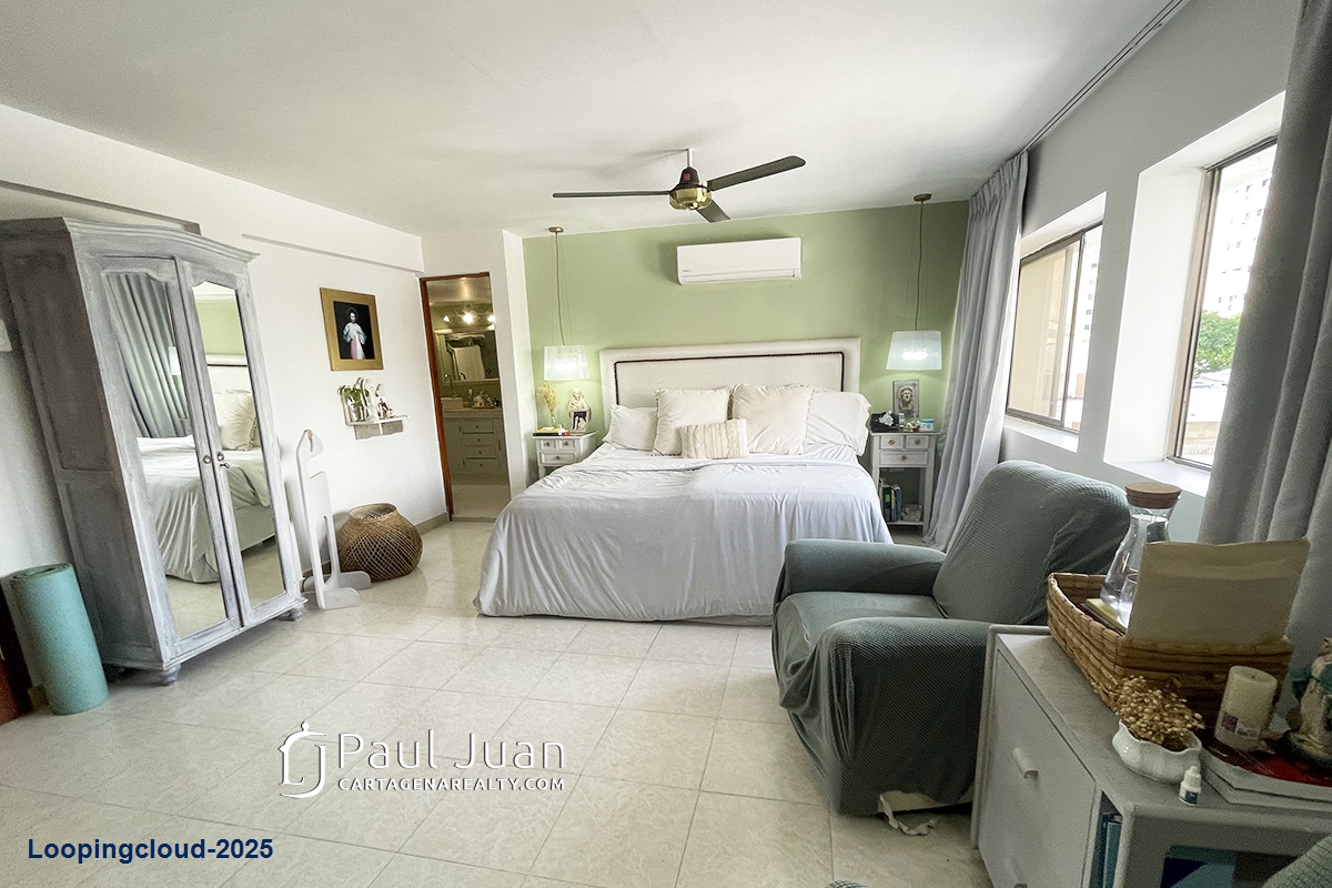Stylish Two-Story Apartment in Bocagrande with Panoramic Ocean Views and Dual Balconies