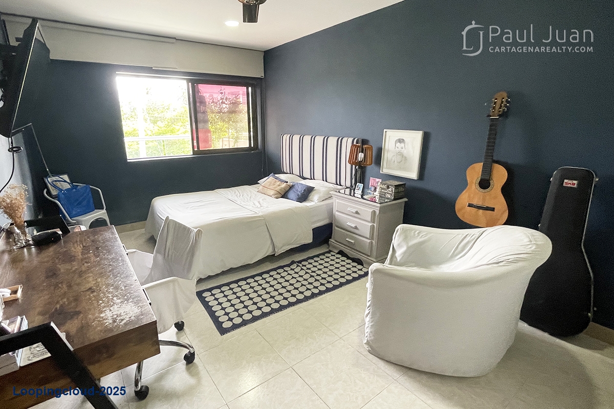 Stylish Two-Story Apartment in Bocagrande with Panoramic Ocean Views and Dual Balconies