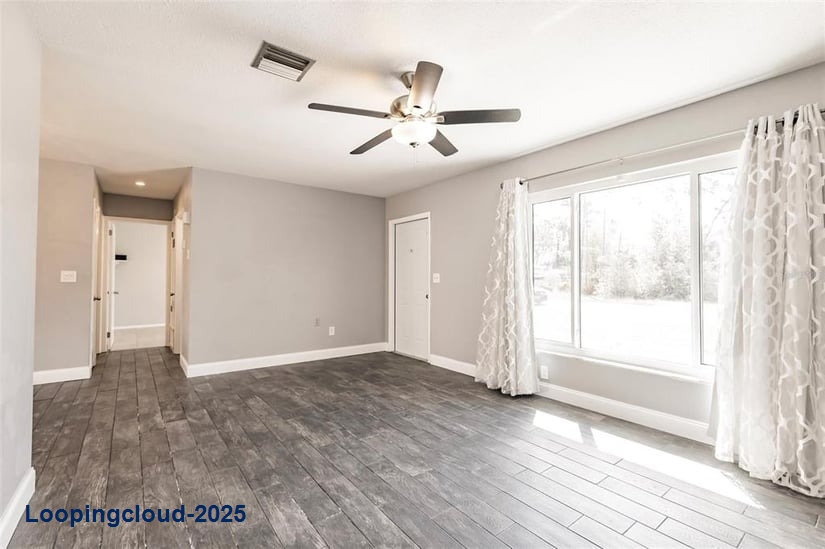 Charming 3-Bedroom Single Family Home in Gulf Cove with Screened Patio & Optional River Access