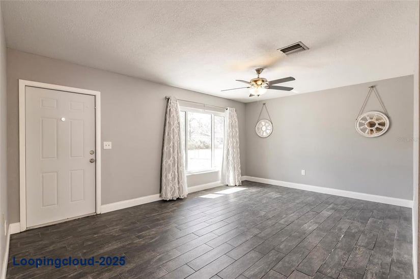 Charming 3-Bedroom Single Family Home in Gulf Cove with Screened Patio & Optional River Access