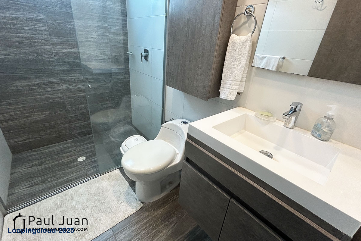 Impeccable 3-Bedroom Apartment with Study, Balcony & Garage – Move-In Ready!