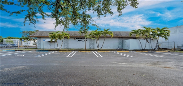 4790 NW 157th St Hialeah Florida, 33014 | Great Industrial Freestanding Building