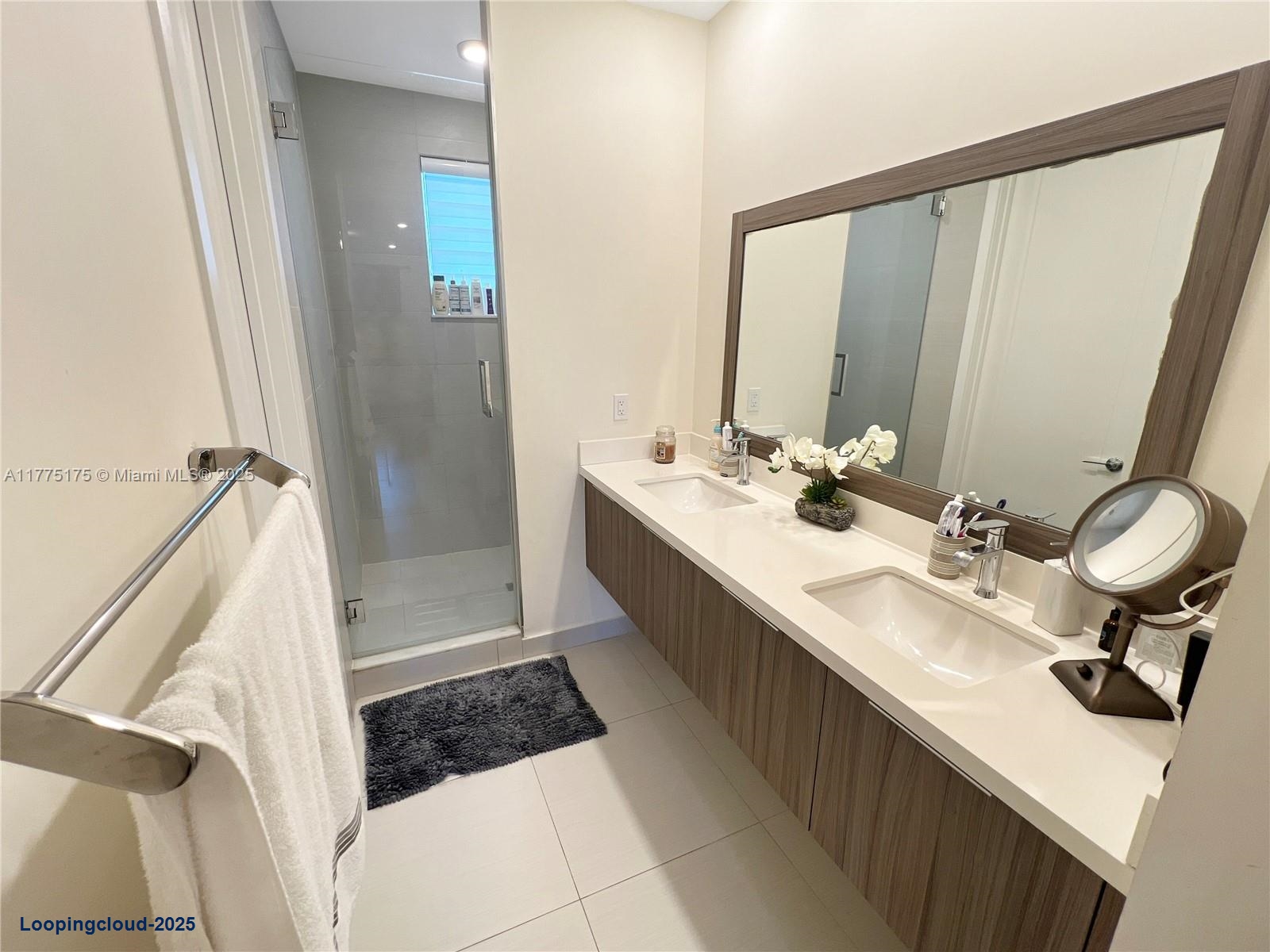 Sophisticated and Nice Condo