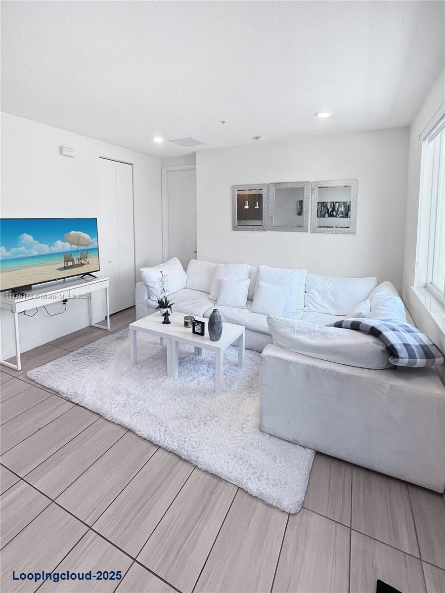 Sophisticated and Nice Condo