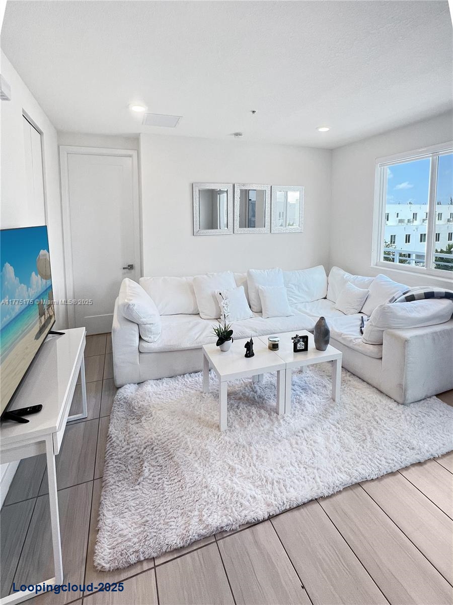 Sophisticated and Nice Condo