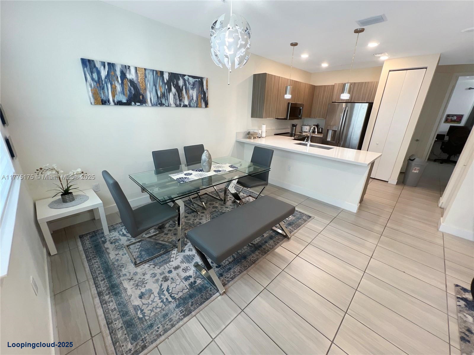 Sophisticated and Nice Condo