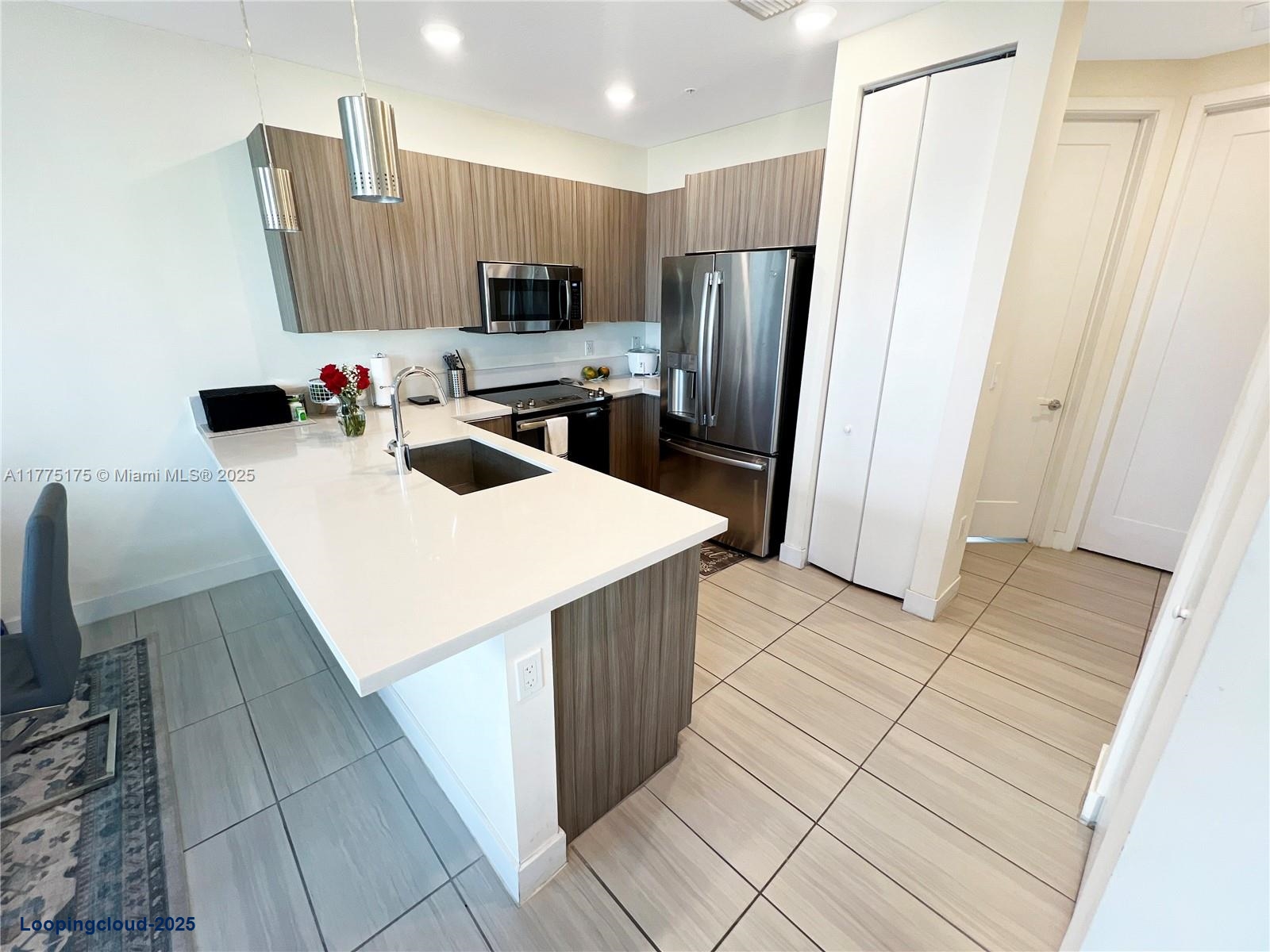 Sophisticated and Nice Condo