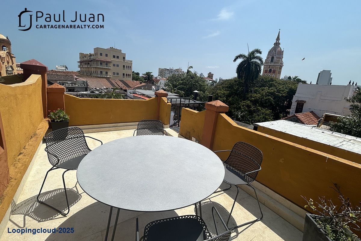Turn-Key Two-Bedroom Apartment with Terrace and Jacuzzi in Historic Center, Ideal for Airbnb