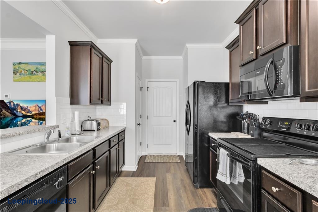 Charming Craftsman-Style Townhome with Resort-Style Amenities