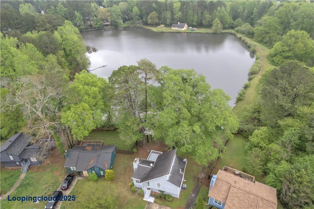 Charming Lakeside Single family Home with Peaceful Views