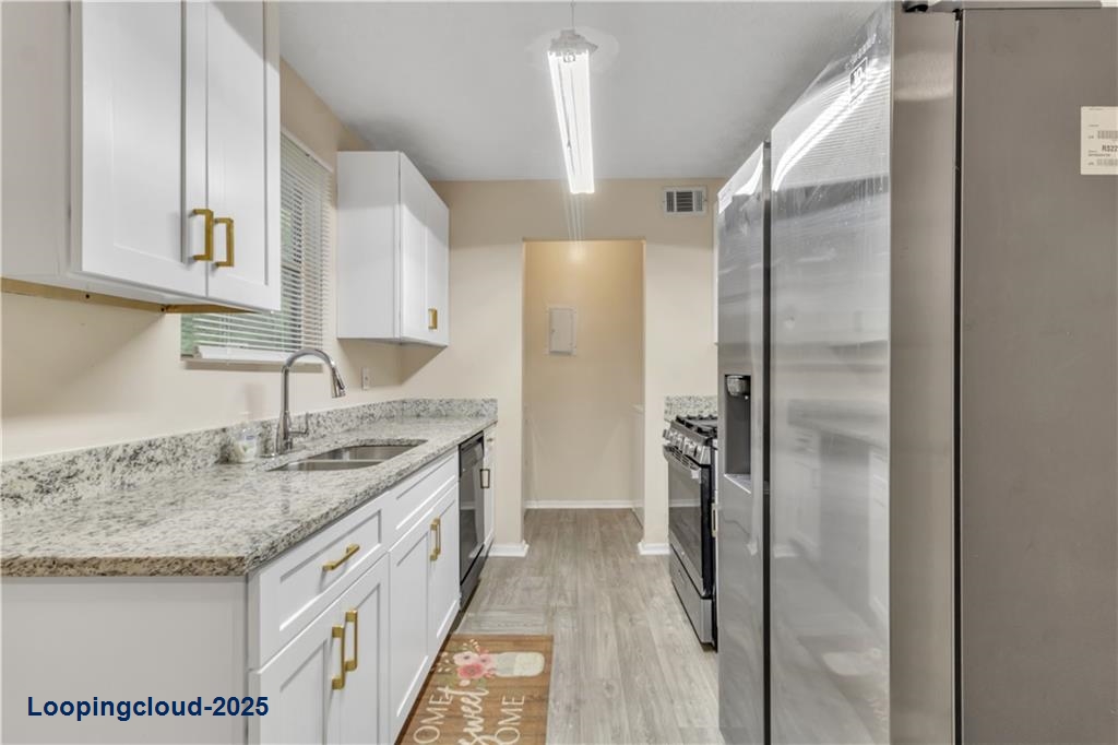 Charming Lakeside Single family Home with Peaceful Views