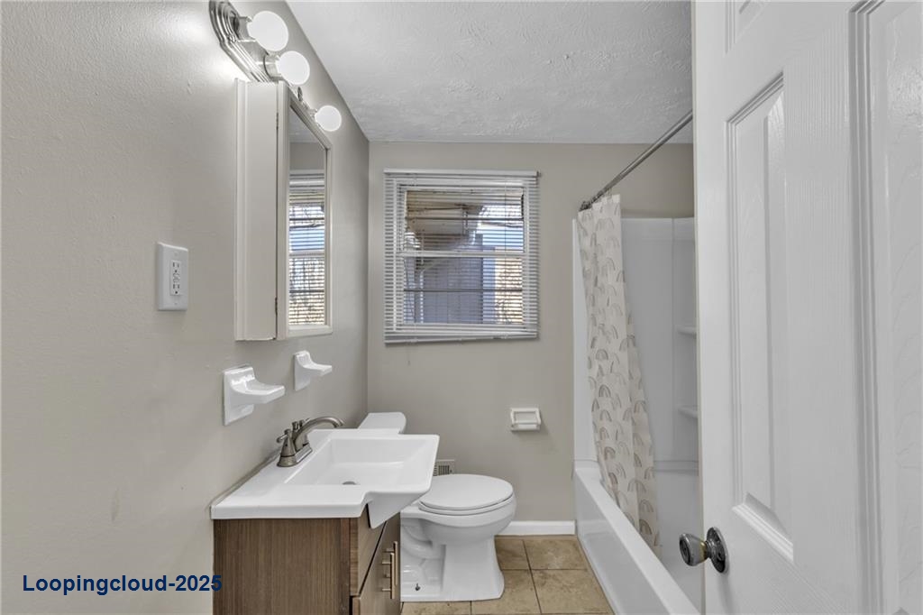 Spacious Single-Family Home with Sunroom & Workshop