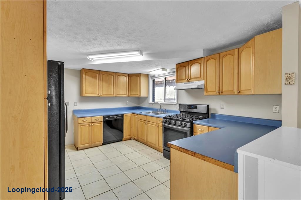 Spacious Single-Family Home with Sunroom & Workshop
